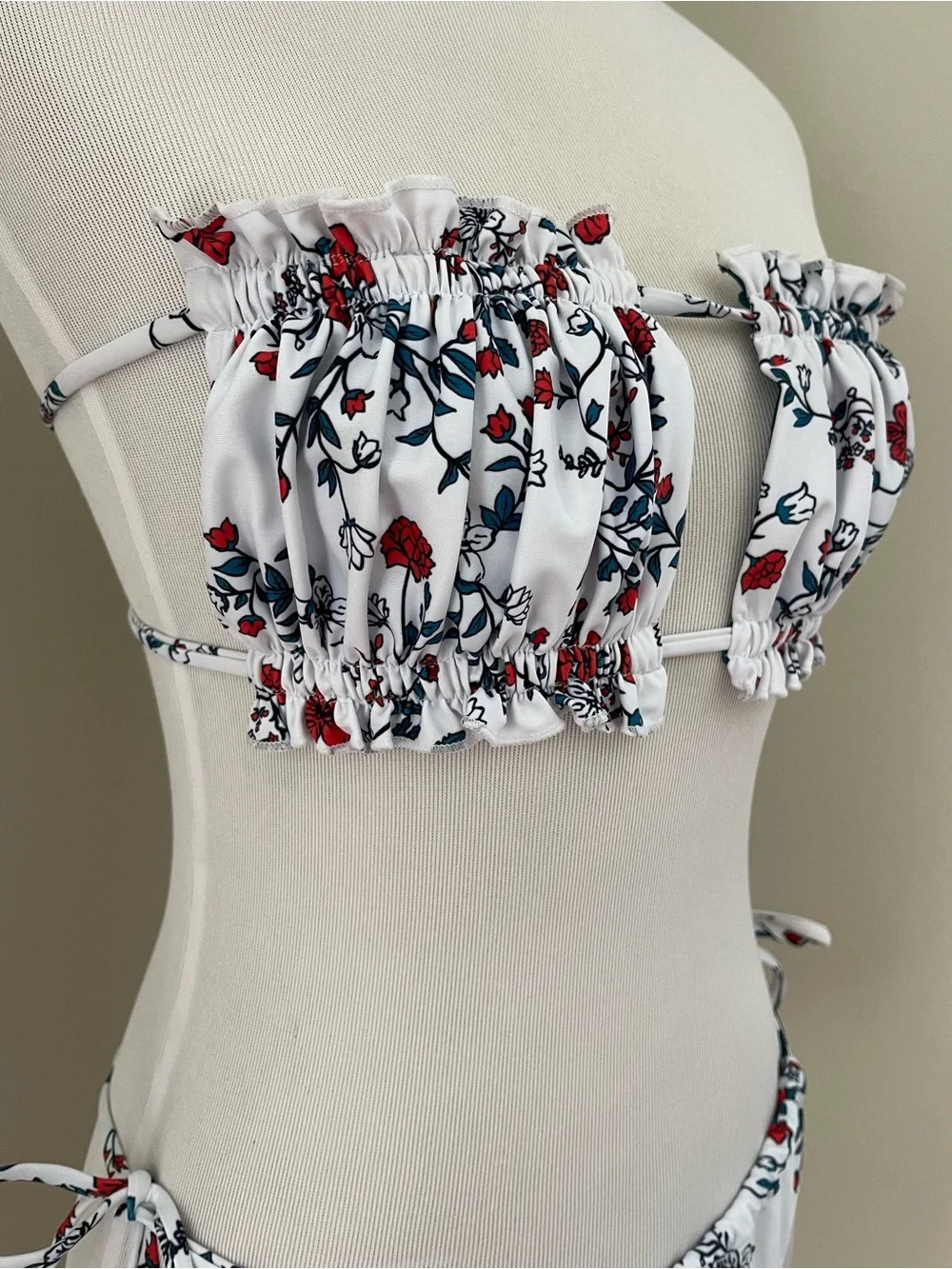 Zaful White Floral Bandeau Bikini with Red & Navy Accents Women’s S - US 4 EU 36
